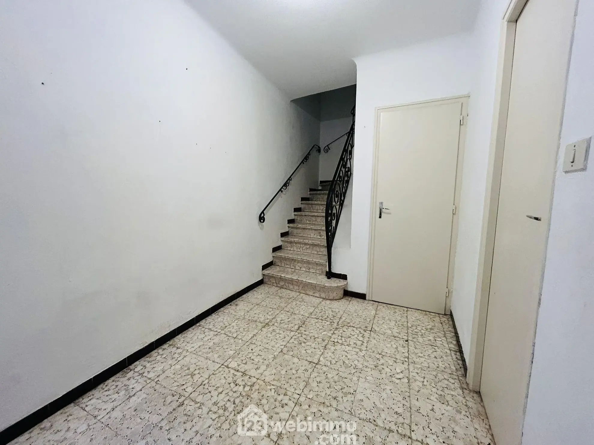 Maison de village à Estagel avec garage, 100 m², idéal résidence ou investissement 