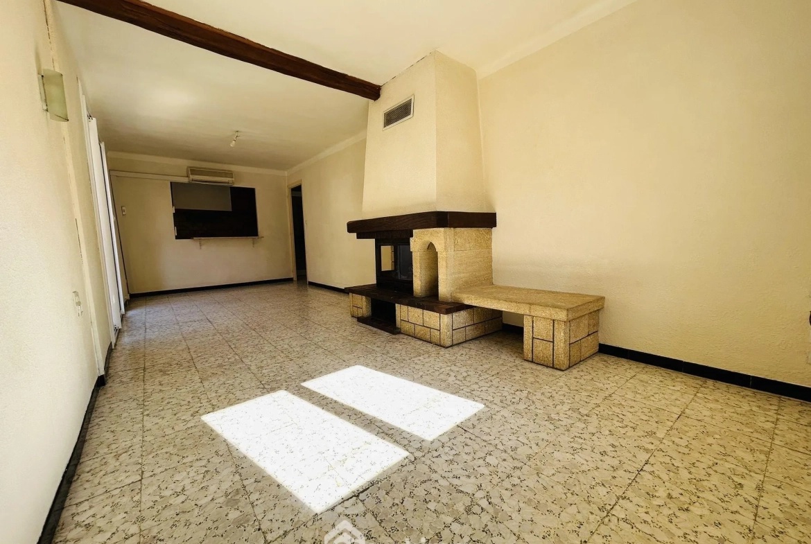 Maison de village à Estagel avec garage, 100 m², idéal résidence ou investissement 