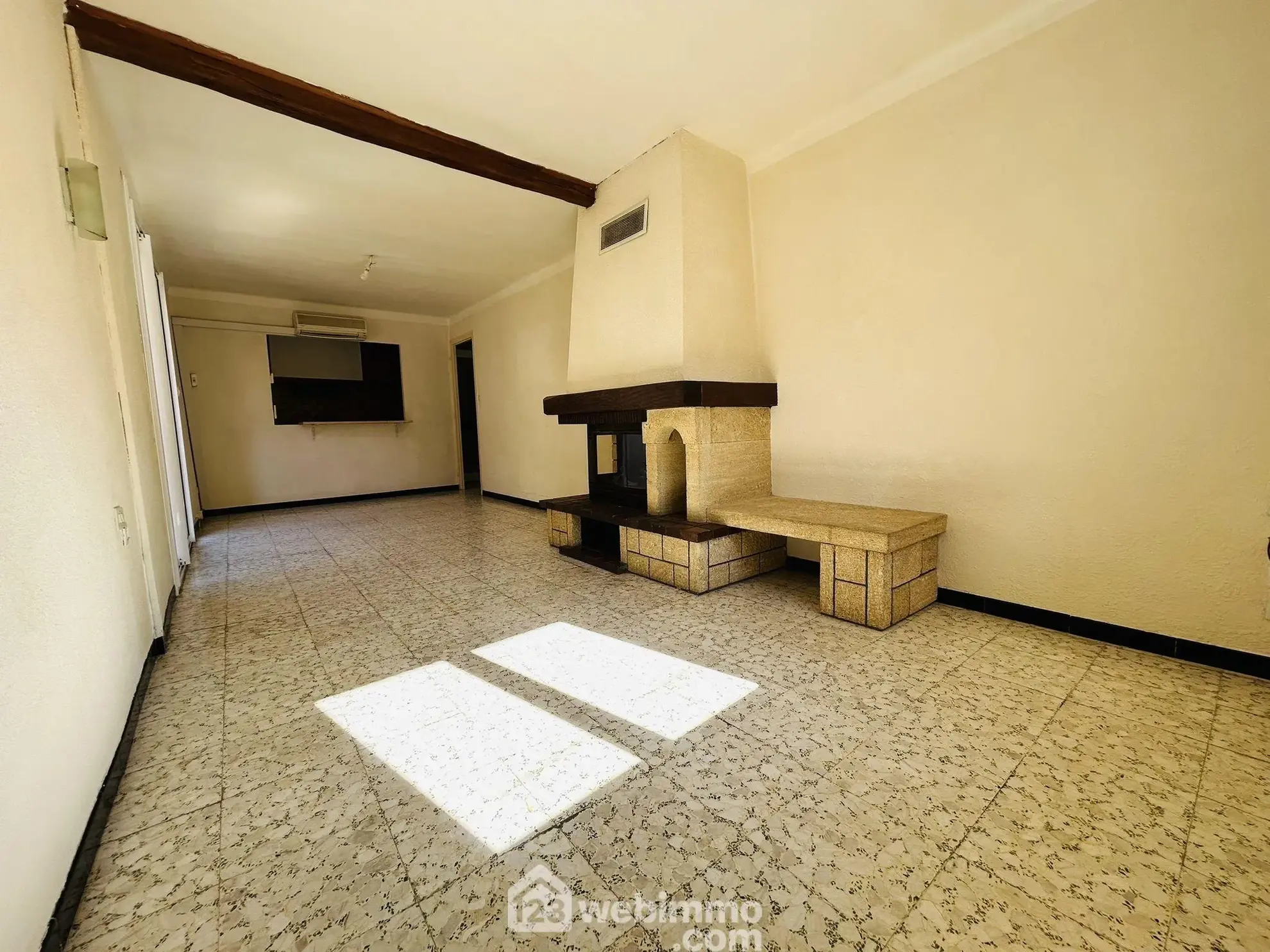 Maison de village à Estagel avec garage, 100 m², idéal résidence ou investissement 