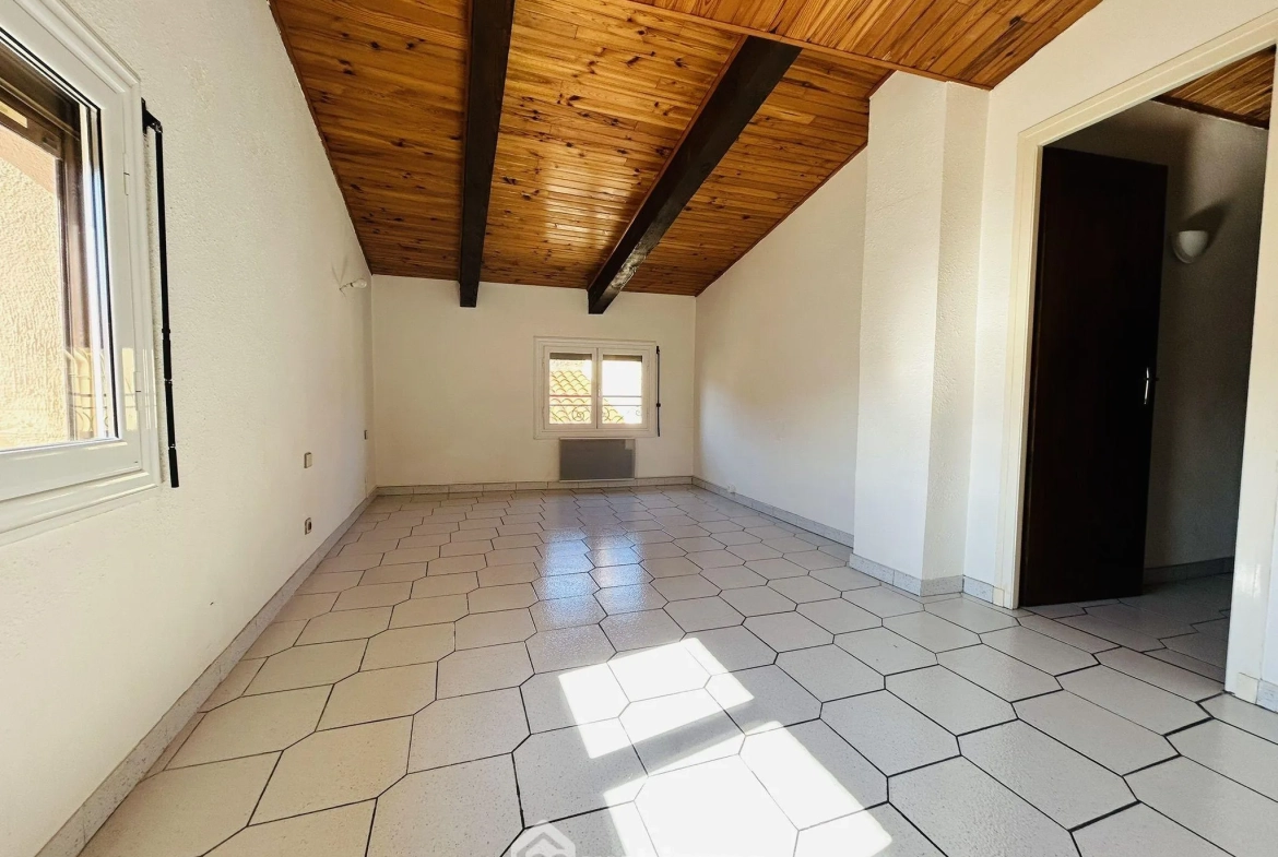 Maison de village à Estagel avec garage, 100 m², idéal résidence ou investissement 