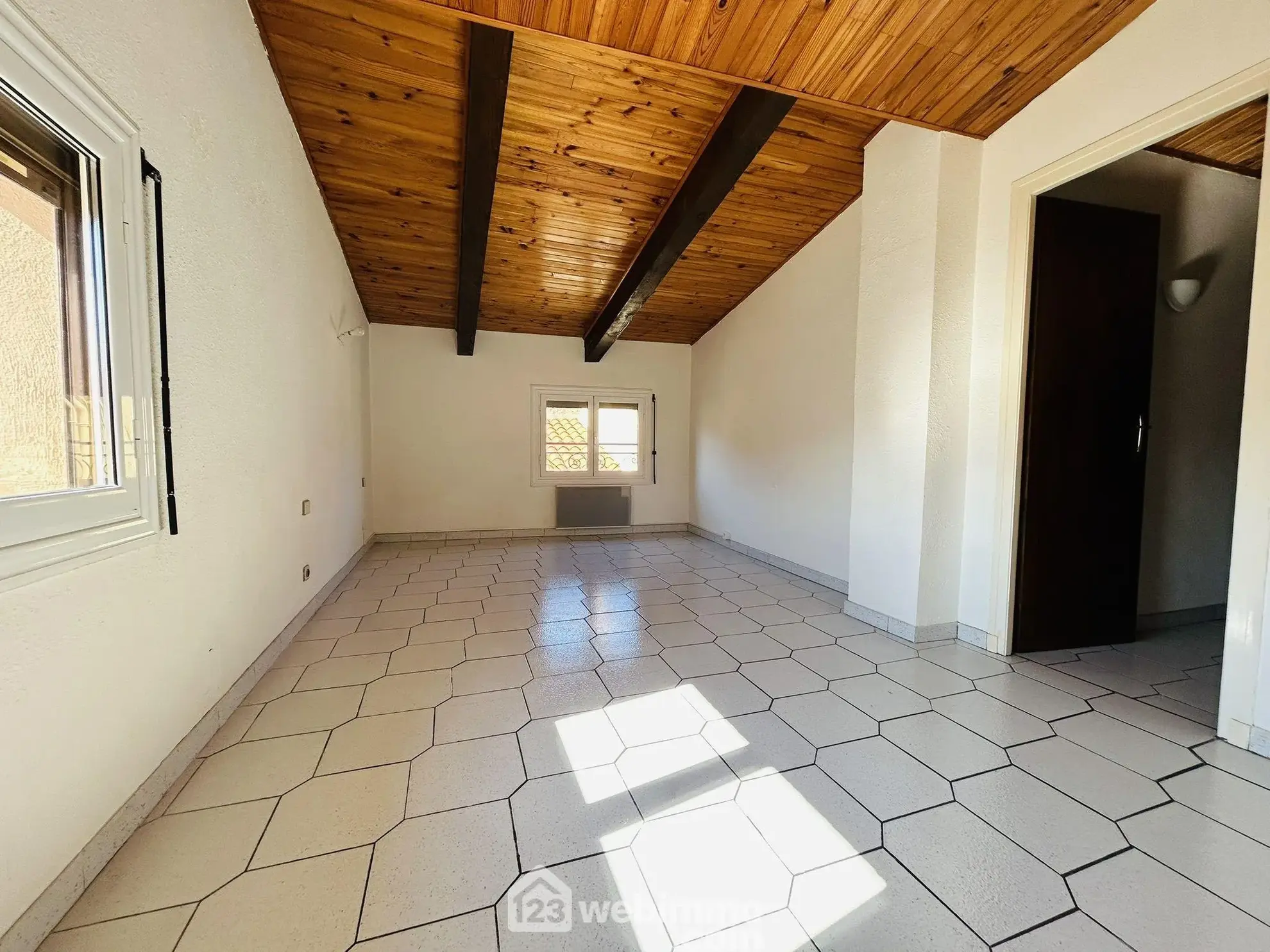 Maison de village à Estagel avec garage, 100 m², idéal résidence ou investissement 