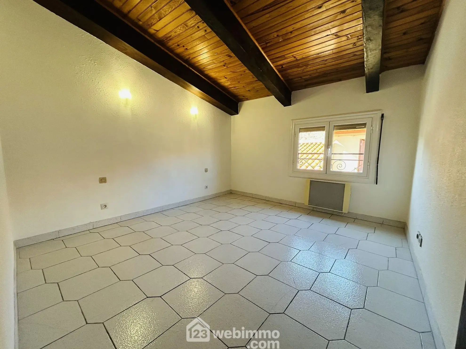 Maison de village à Estagel avec garage, 100 m², idéal résidence ou investissement 