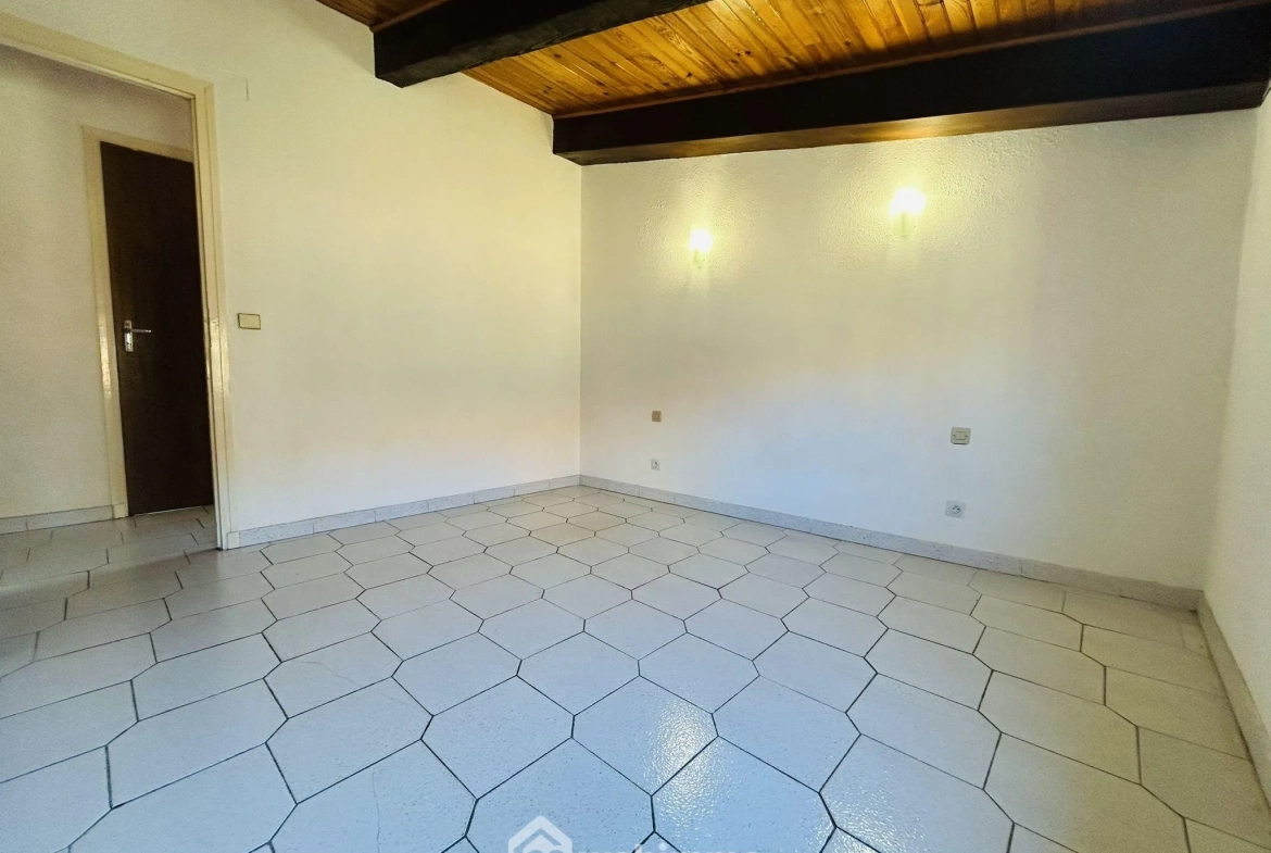 Maison de village à Estagel avec garage, 100 m², idéal résidence ou investissement 