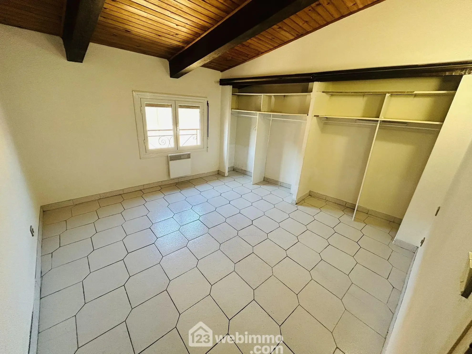 Maison de village à Estagel avec garage, 100 m², idéal résidence ou investissement 