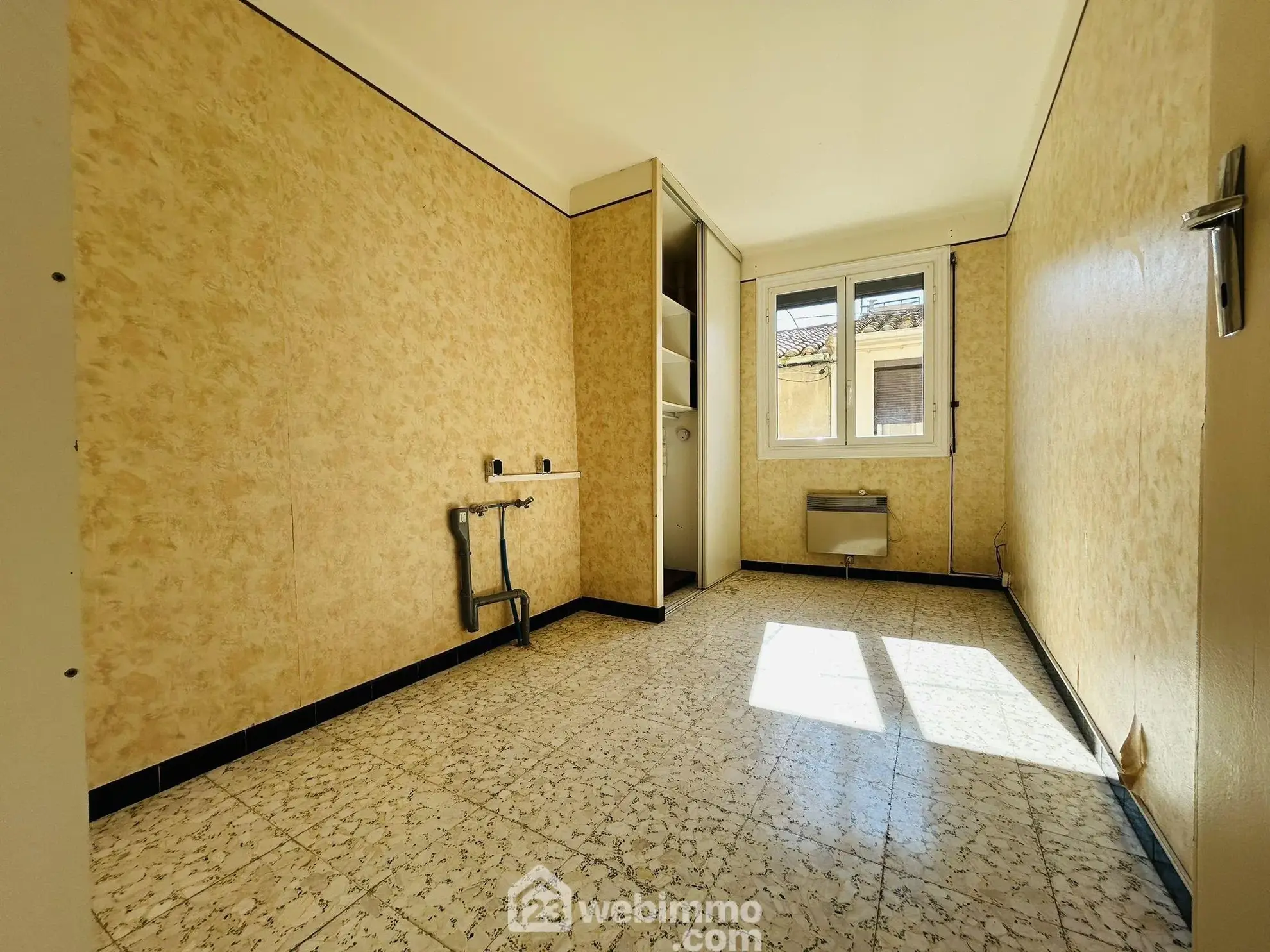 Maison de village à Estagel avec garage, 100 m², idéal résidence ou investissement 