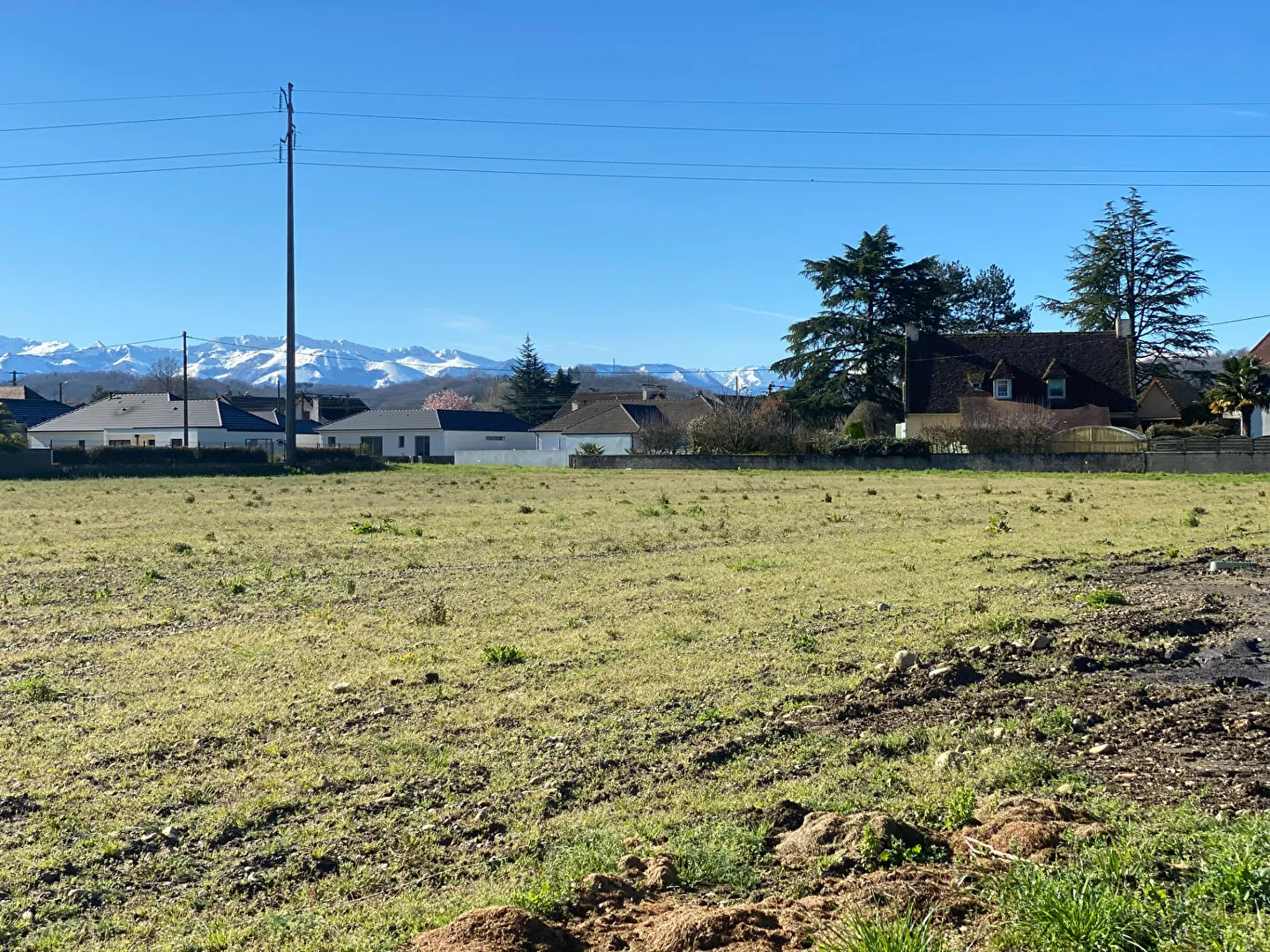 Terrain à vendre à Meillon – Deux parcelles semi-viabilisées de 1758 m² et 1977 m² 