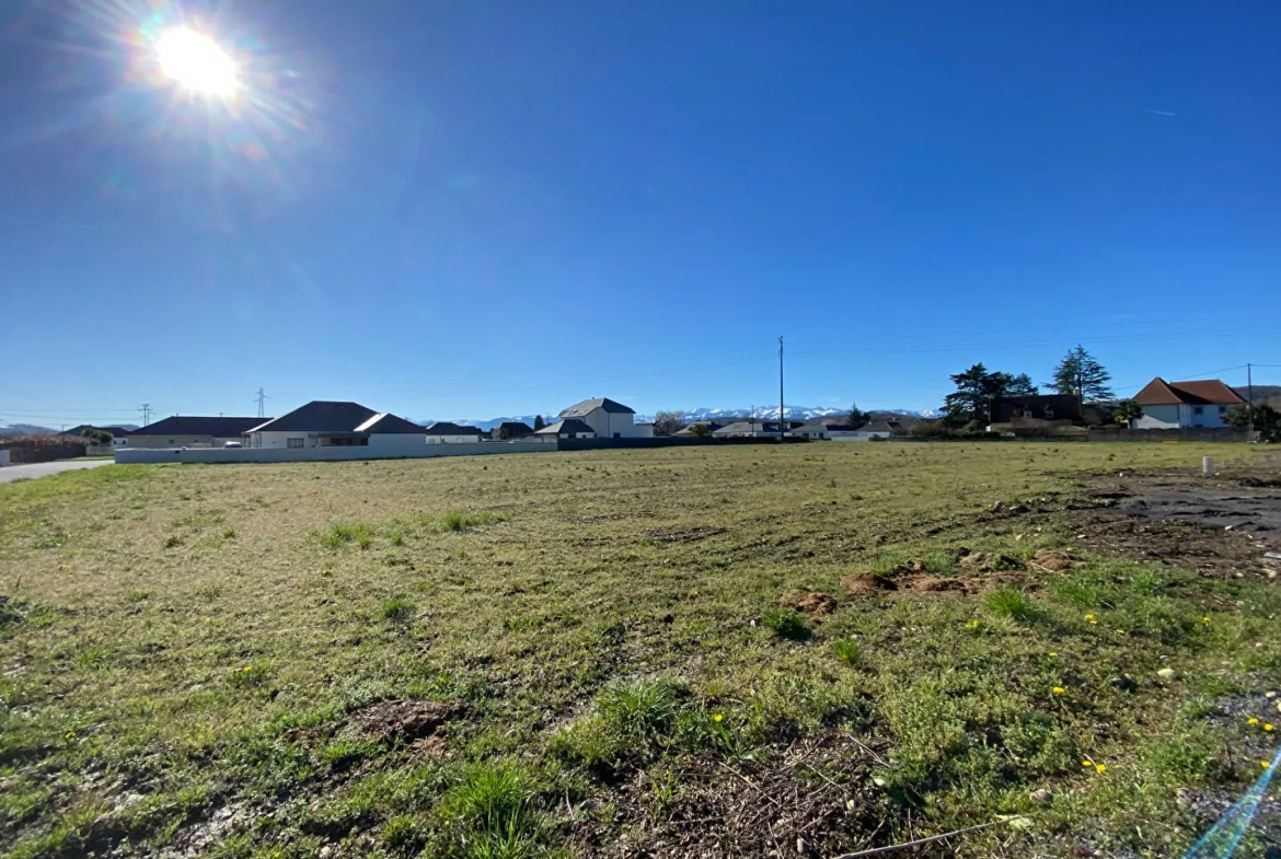 Terrain à vendre à Meillon – Deux parcelles semi-viabilisées de 1758 m² et 1977 m² 