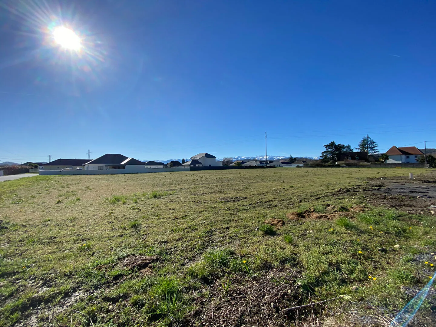 Terrain à vendre à Meillon – Deux parcelles semi-viabilisées de 1758 m² et 1977 m² 