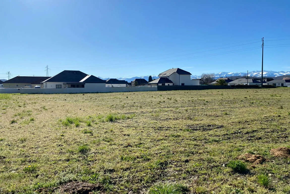 Terrain à vendre à Meillon – Deux parcelles semi-viabilisées de 1758 m² et 1977 m² 