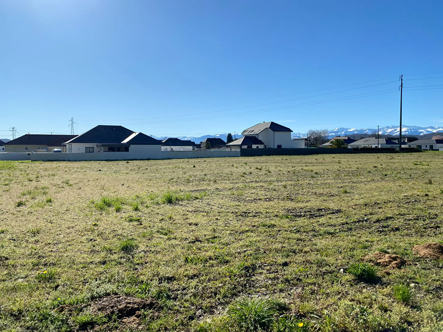 Terrain à vendre à Meillon – Deux parcelles semi-viabilisées de 1758 m² et 1977 m² 