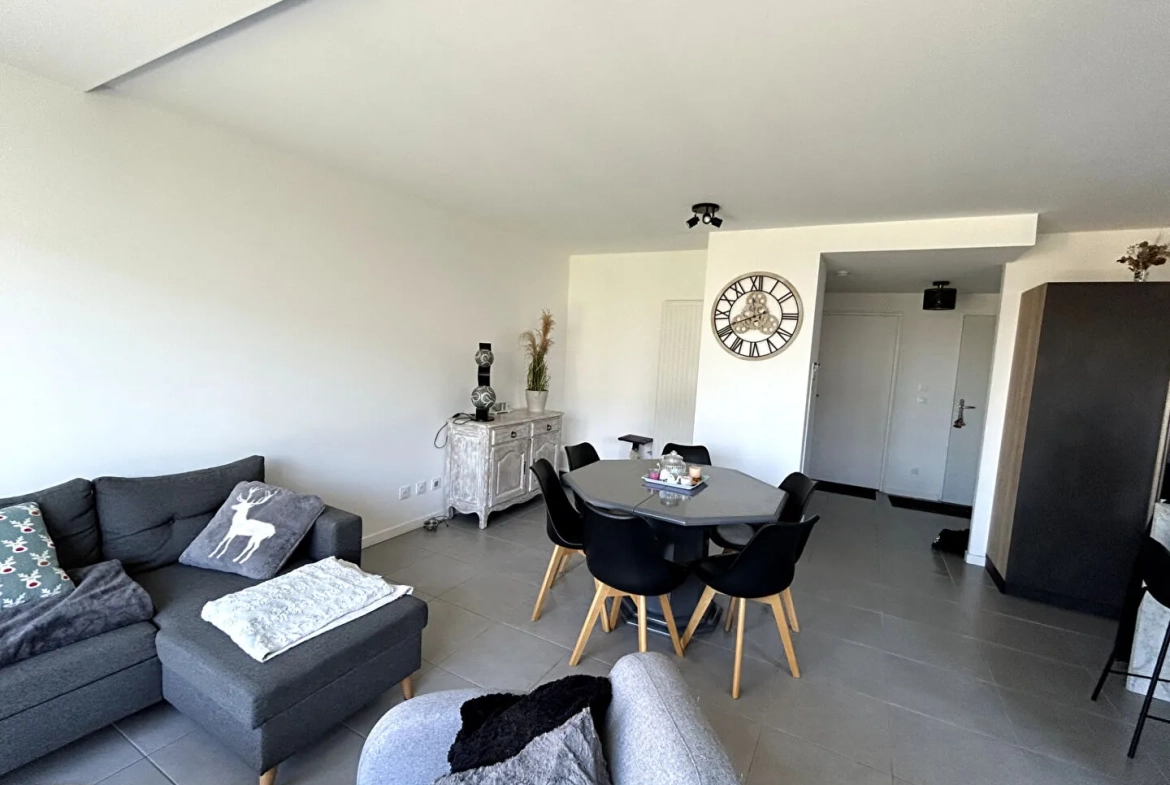 Maison récente 4 chambres à Bonson avec terrasse et faible consommation énergétique 