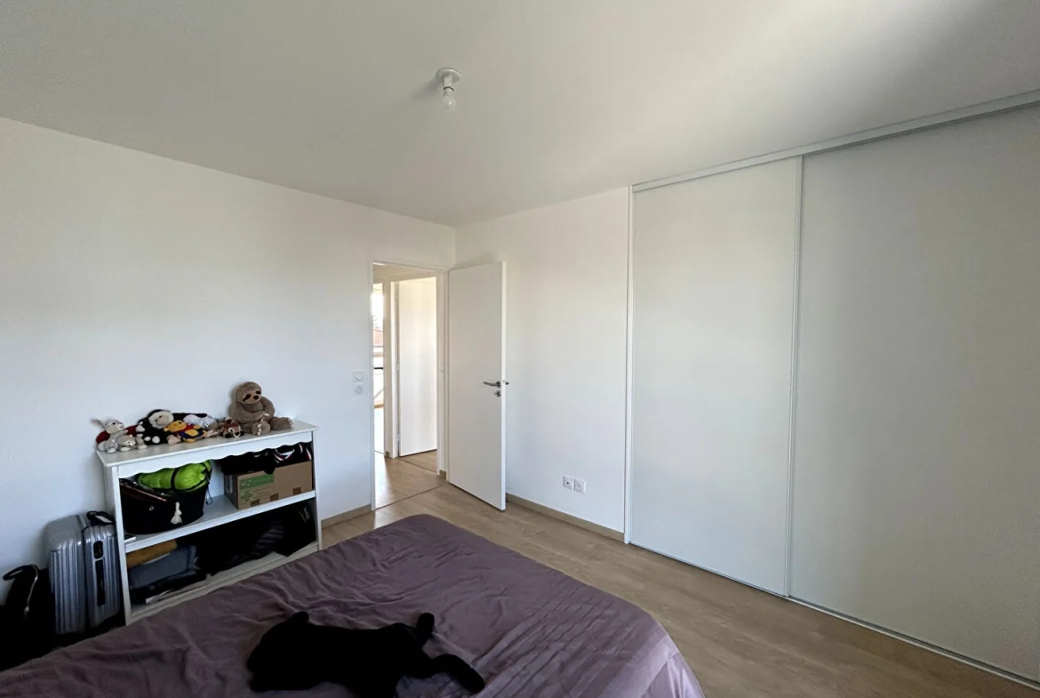 Maison récente 4 chambres à Bonson avec terrasse et faible consommation énergétique 