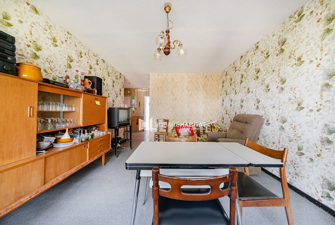 Appartement T6 spacieux à Apt avec balcon, cave et parking, à rafraîchir 