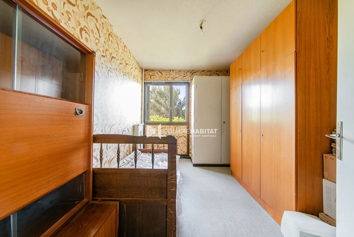 Appartement T6 spacieux à Apt avec balcon, cave et parking, à rafraîchir 