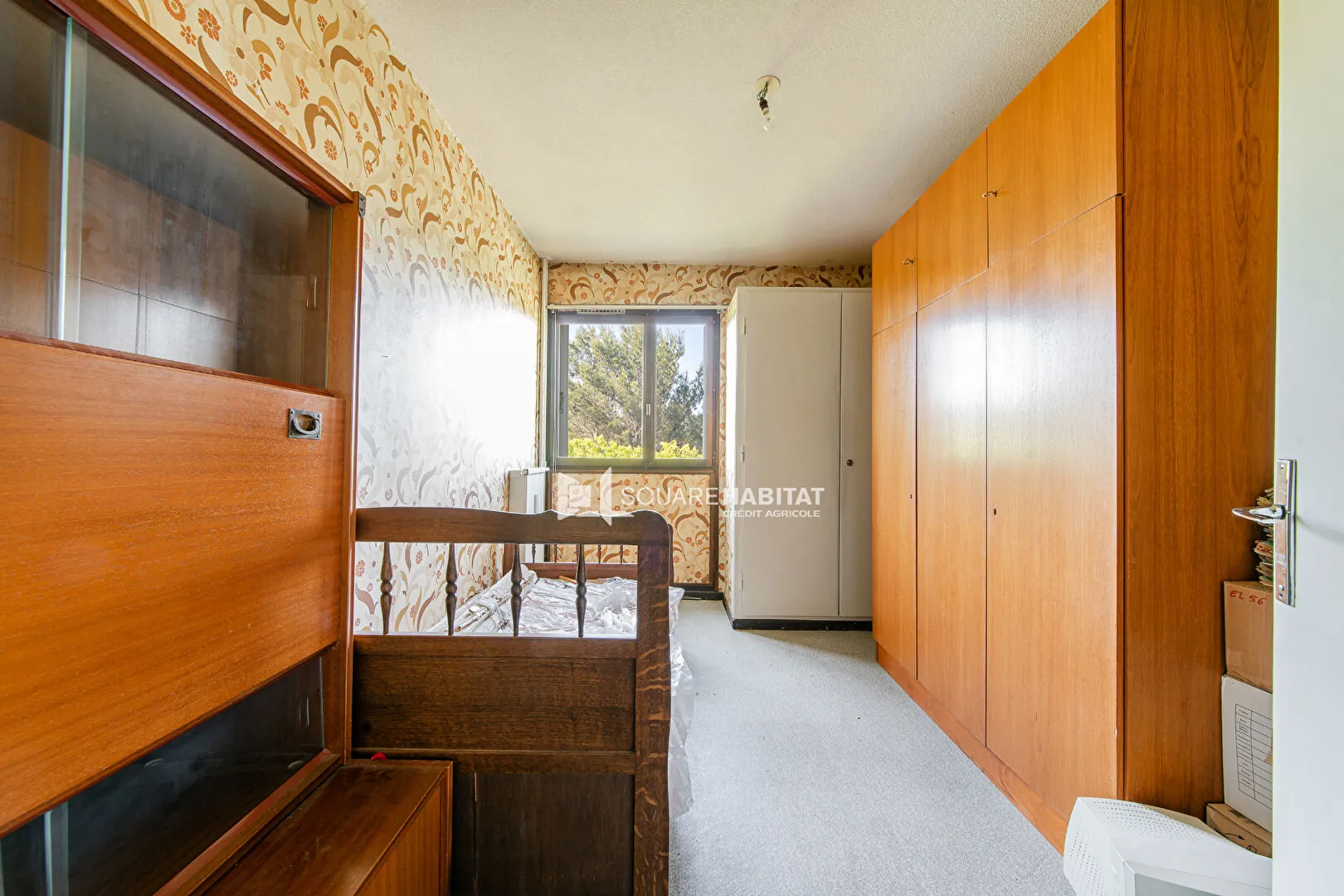 Appartement T6 spacieux à Apt avec balcon, cave et parking, à rafraîchir 