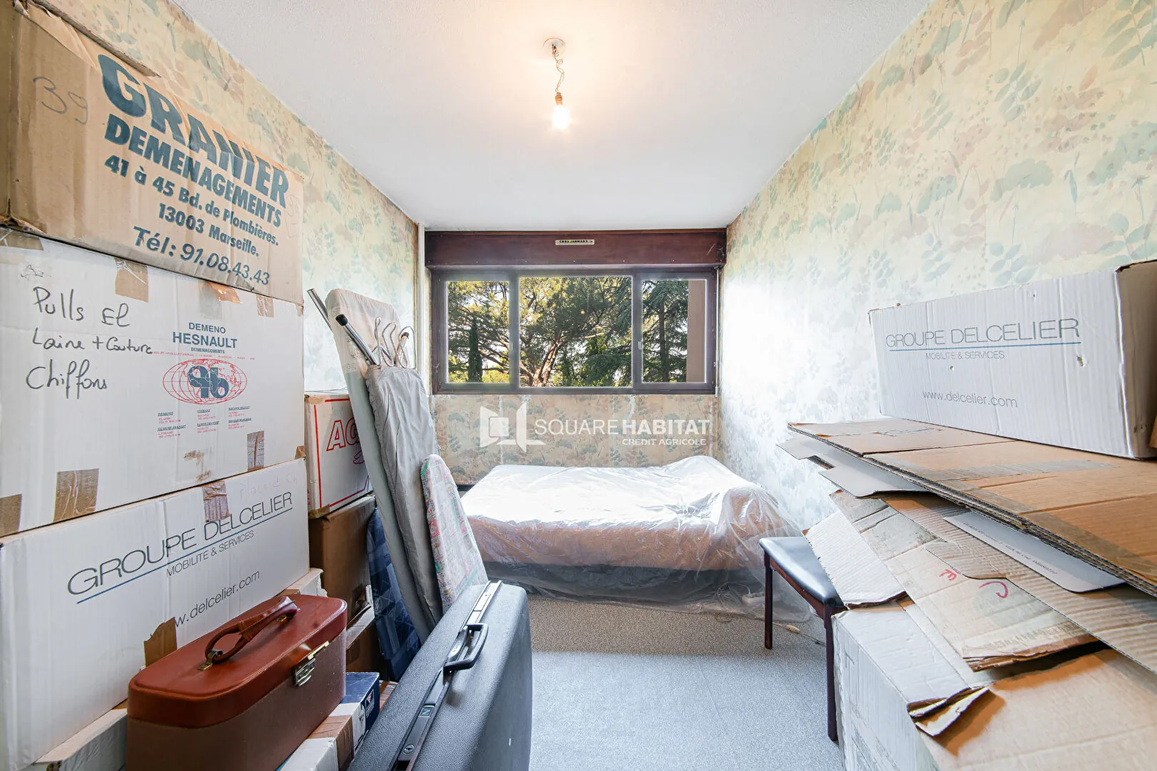 Appartement T6 spacieux à Apt avec balcon, cave et parking, à rafraîchir 