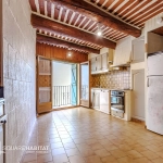 Maison de village à rénover à Eyguieres - 95 m² avec cour et potentiel d'agrandissement
