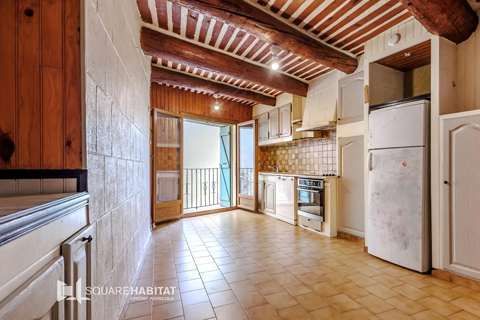 Maison de village à rénover à Eyguieres - 95 m² avec cour et potentiel d'agrandissement 