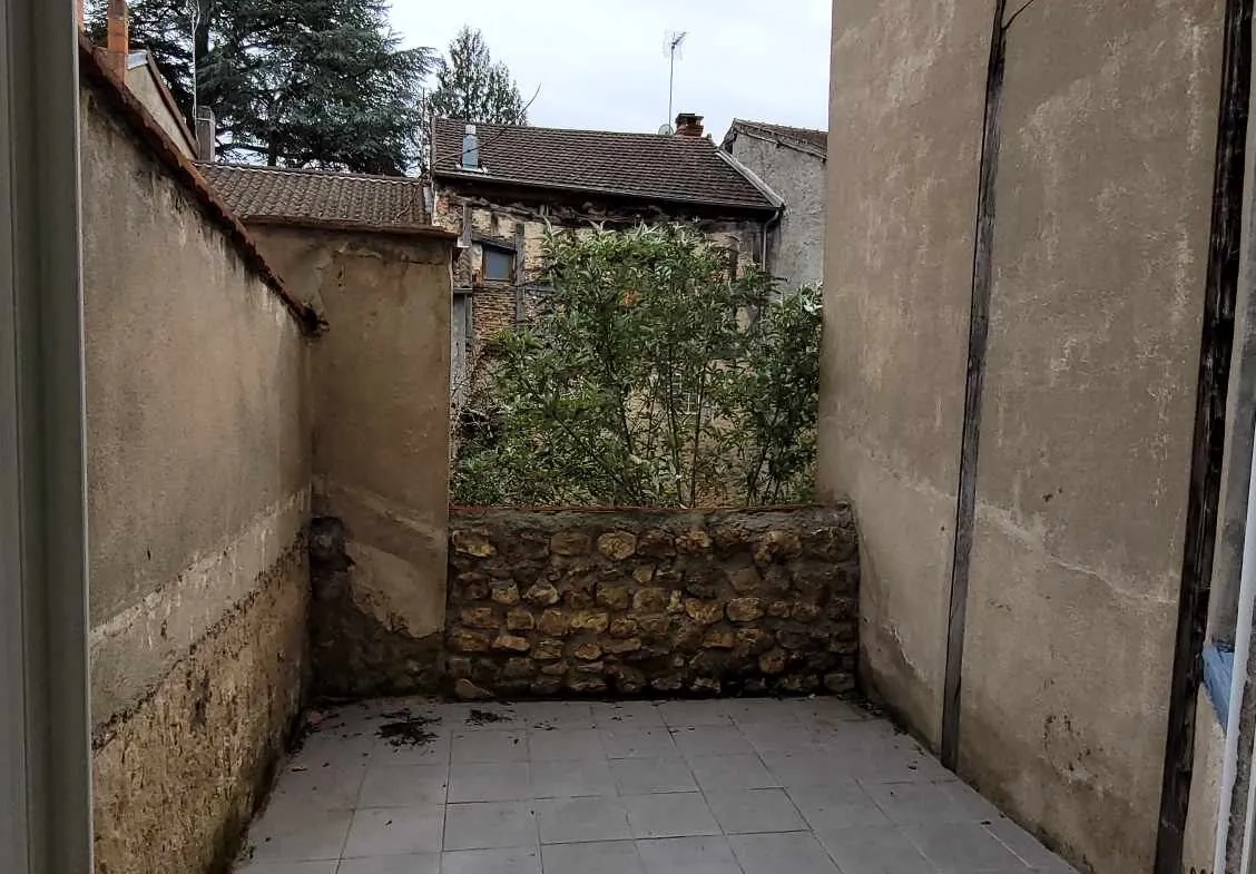 Maison de ville à vendre à Marcigny avec terrasse et potentiel d’aménagement 