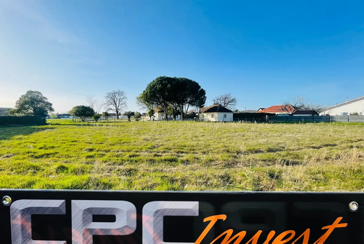 Terrain constructible viabilisé de 871 m² à Artix 