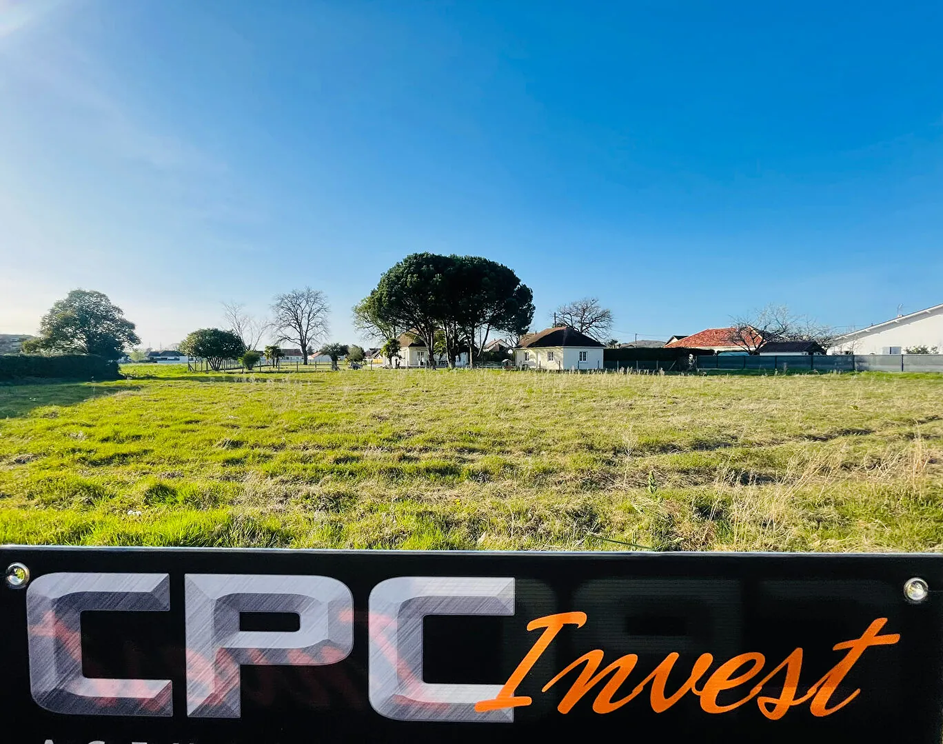 Terrain constructible viabilisé de 871 m² à Artix 