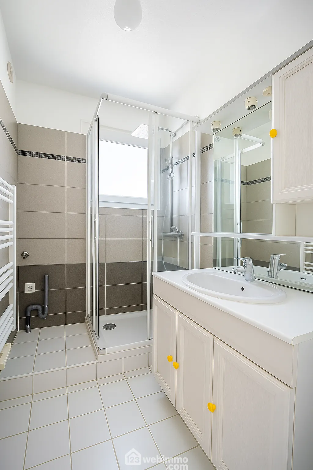 Appartement traversant de 45 m² avec loggia à Sainte-Maxime proche centre et plages 