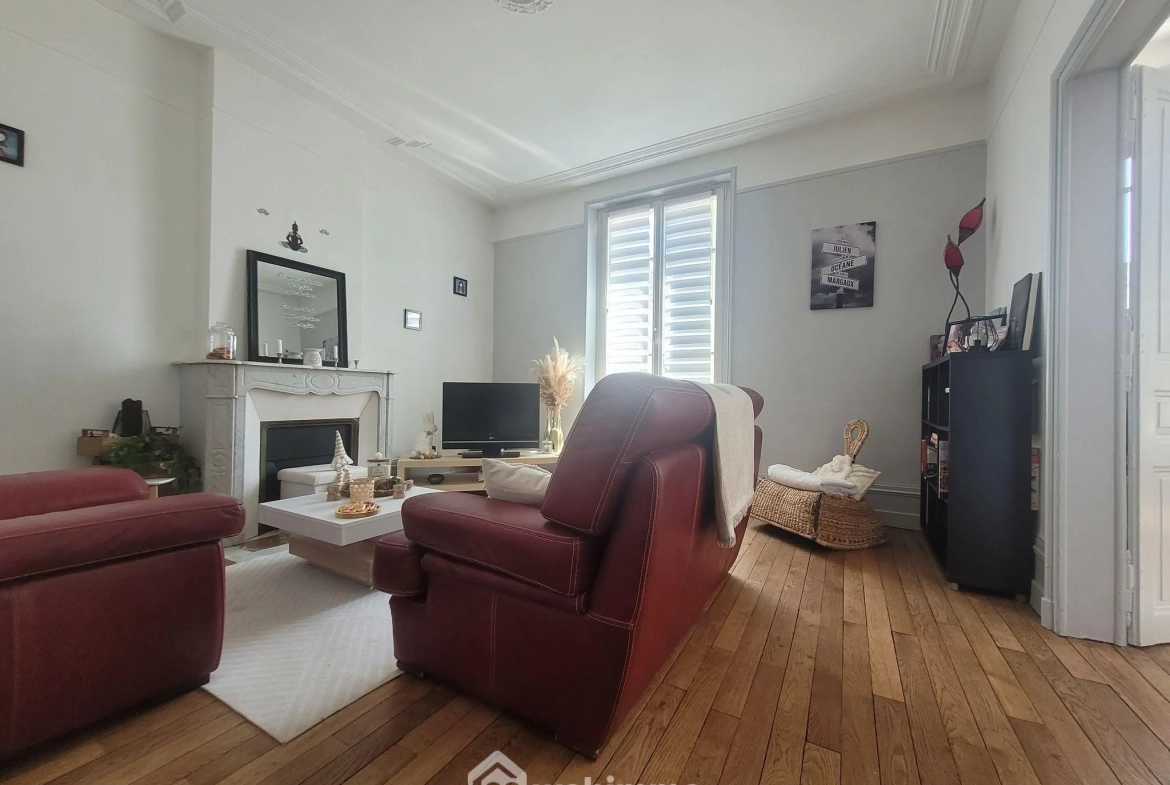 Appartement spacieux de 145 m² à Verdun, rénové, 3 chambres, belle luminosité 