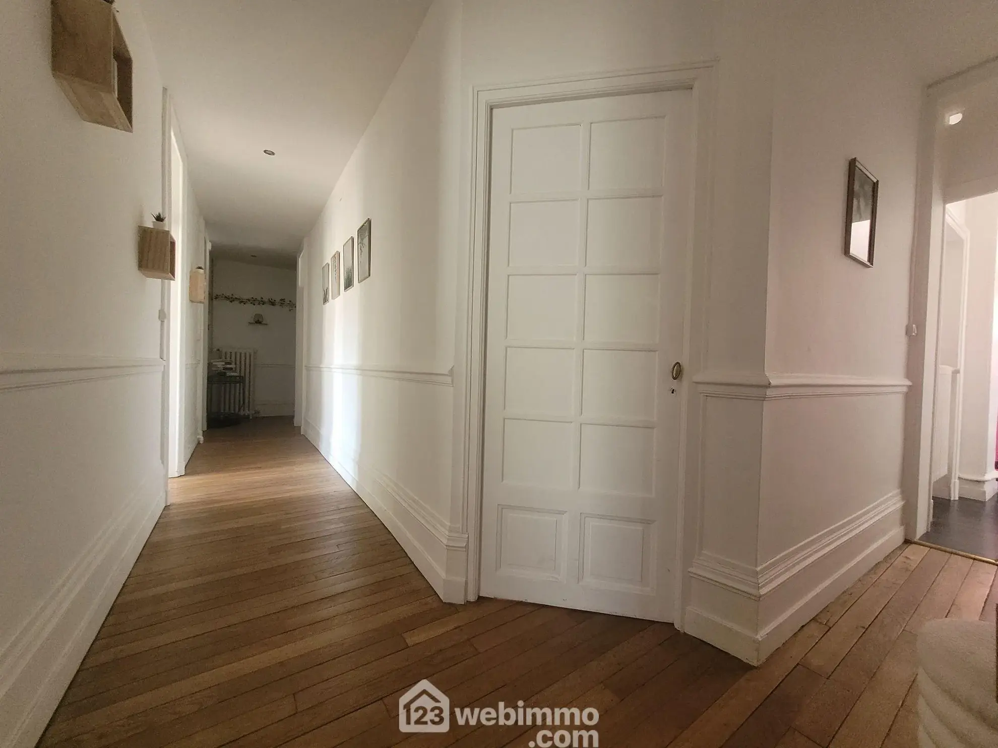 Appartement spacieux de 145 m² à Verdun, rénové, 3 chambres, belle luminosité 