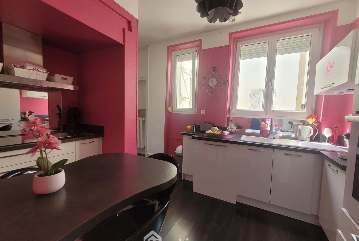 Appartement spacieux de 145 m² à Verdun, rénové, 3 chambres, belle luminosité 