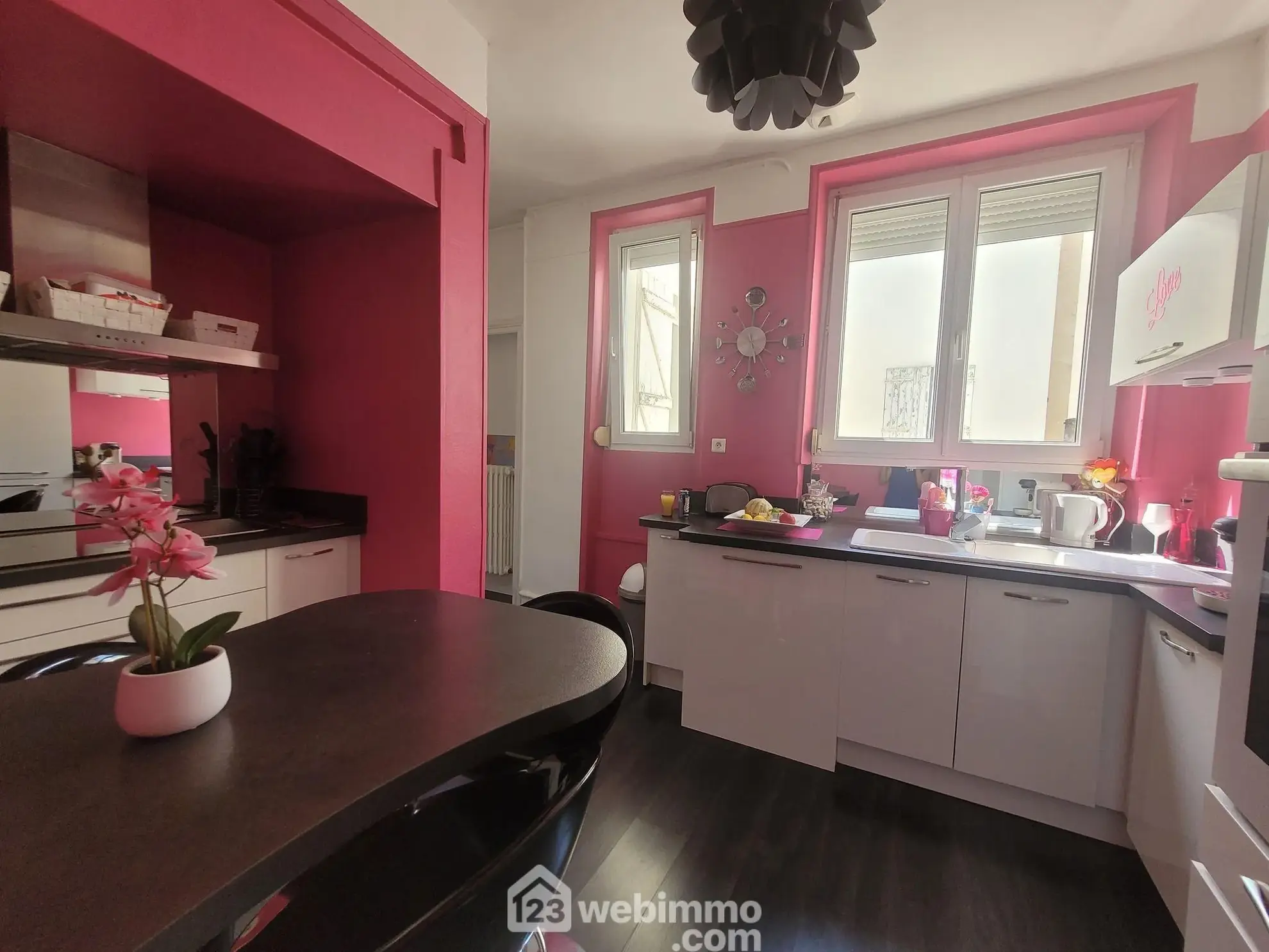 Appartement spacieux de 145 m² à Verdun, rénové, 3 chambres, belle luminosité 