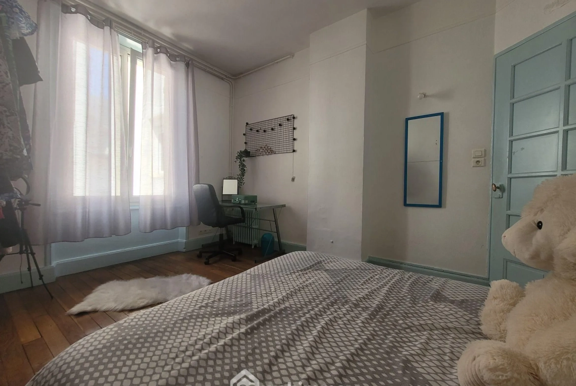 Appartement spacieux de 145 m² à Verdun, rénové, 3 chambres, belle luminosité 