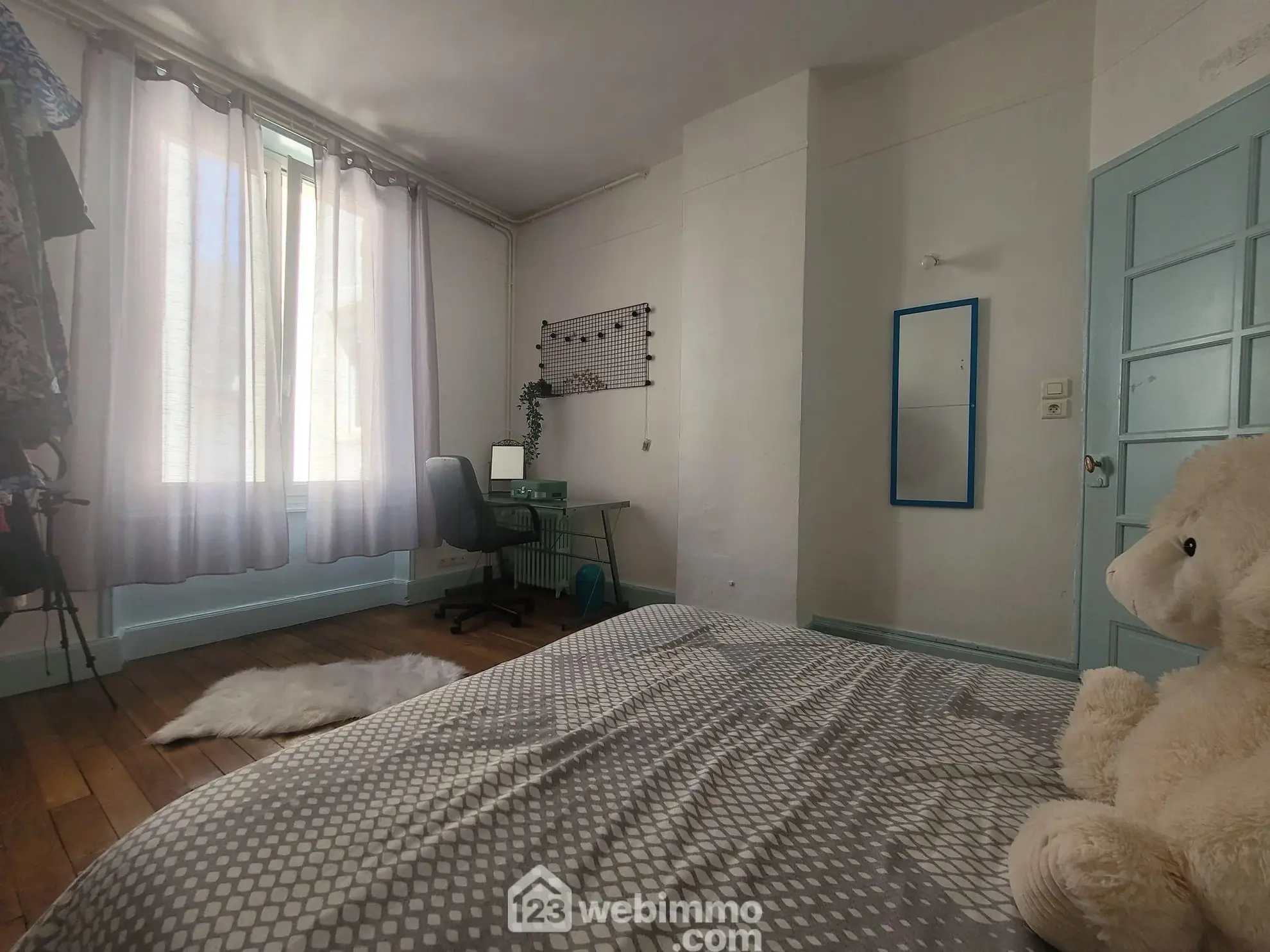 Appartement spacieux de 145 m² à Verdun, rénové, 3 chambres, belle luminosité 
