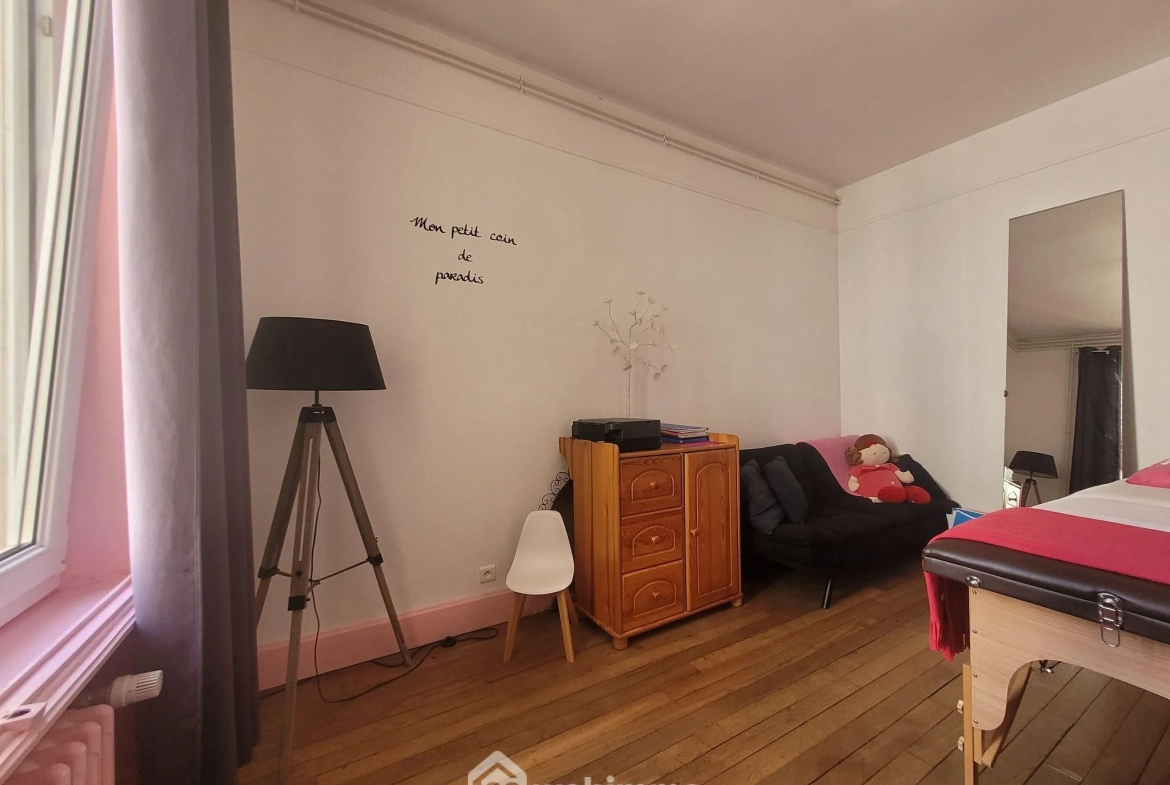 Appartement spacieux de 145 m² à Verdun, rénové, 3 chambres, belle luminosité 