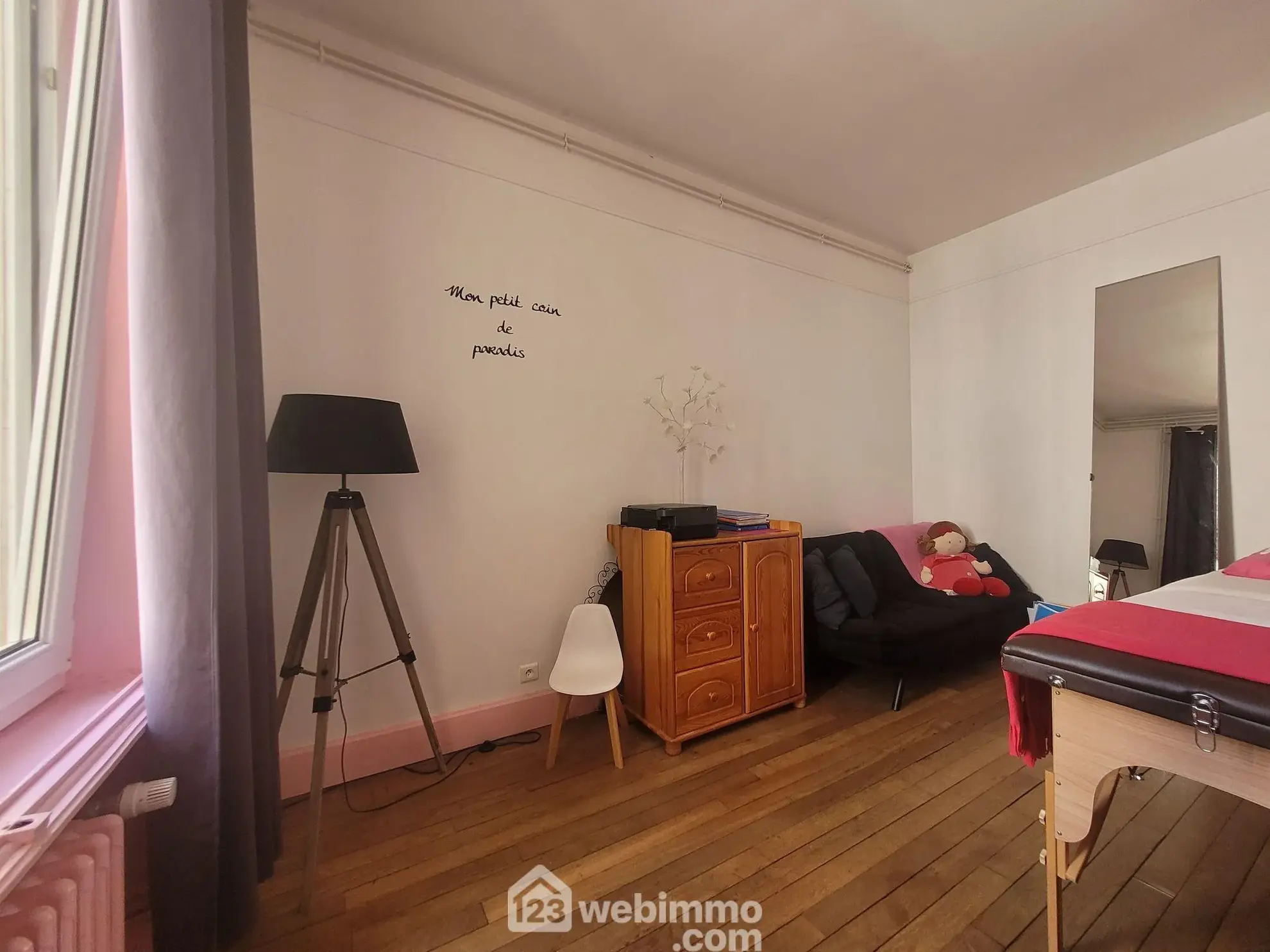 Appartement spacieux de 145 m² à Verdun, rénové, 3 chambres, belle luminosité 