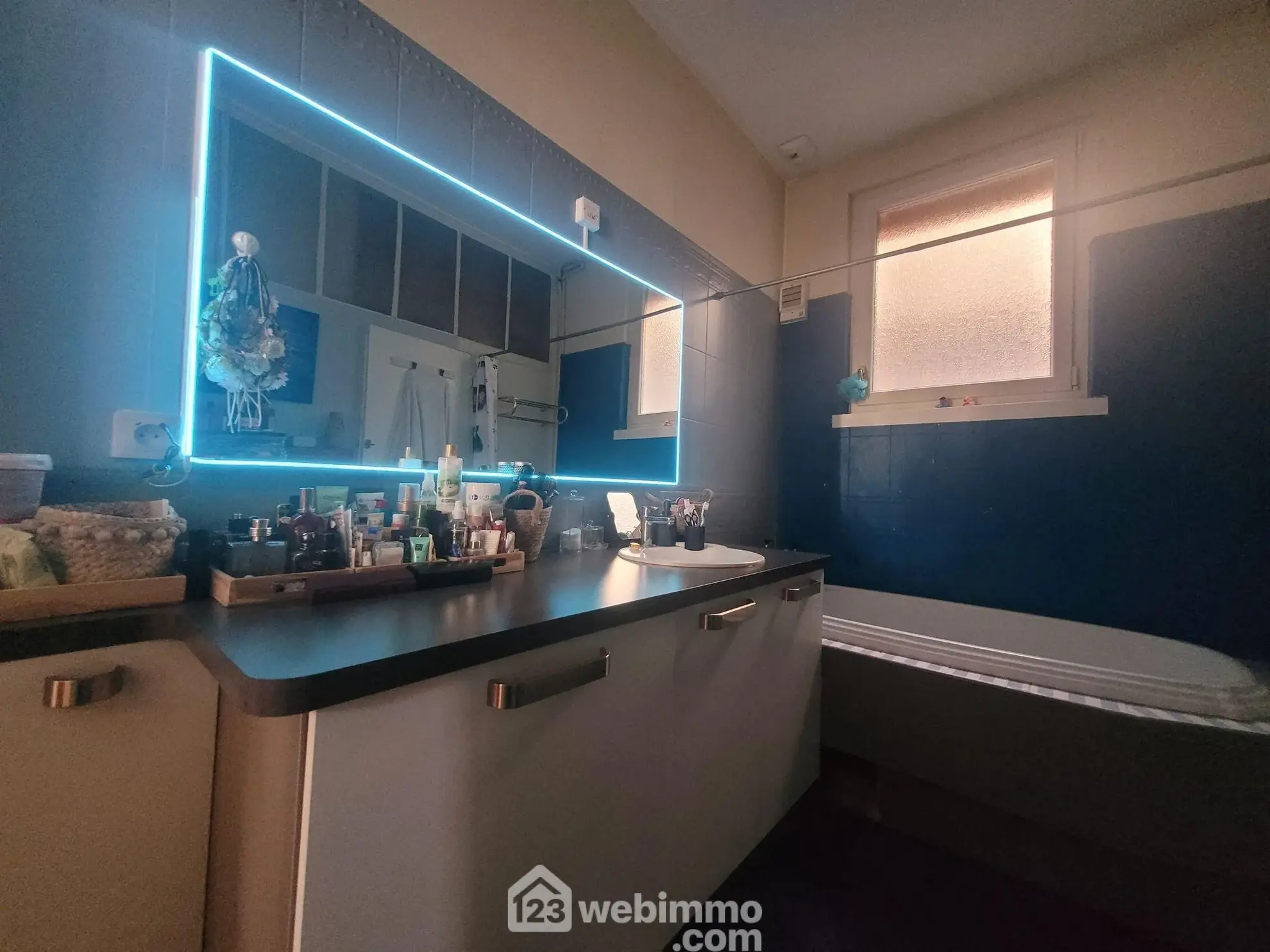 Appartement spacieux de 145 m² à Verdun, rénové, 3 chambres, belle luminosité 