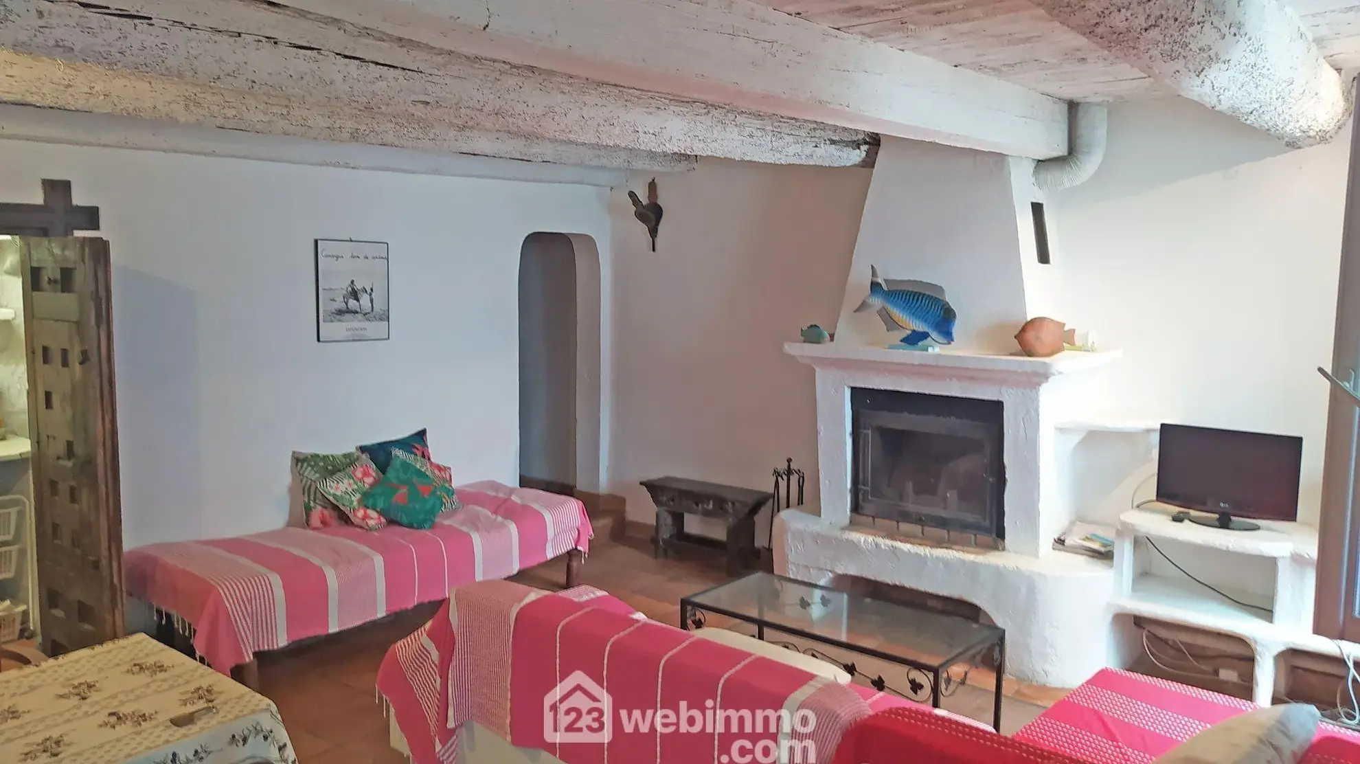 Maison de village rénovée de 80m² à Saintes-Maries-de-la-Mer avec terrasse 