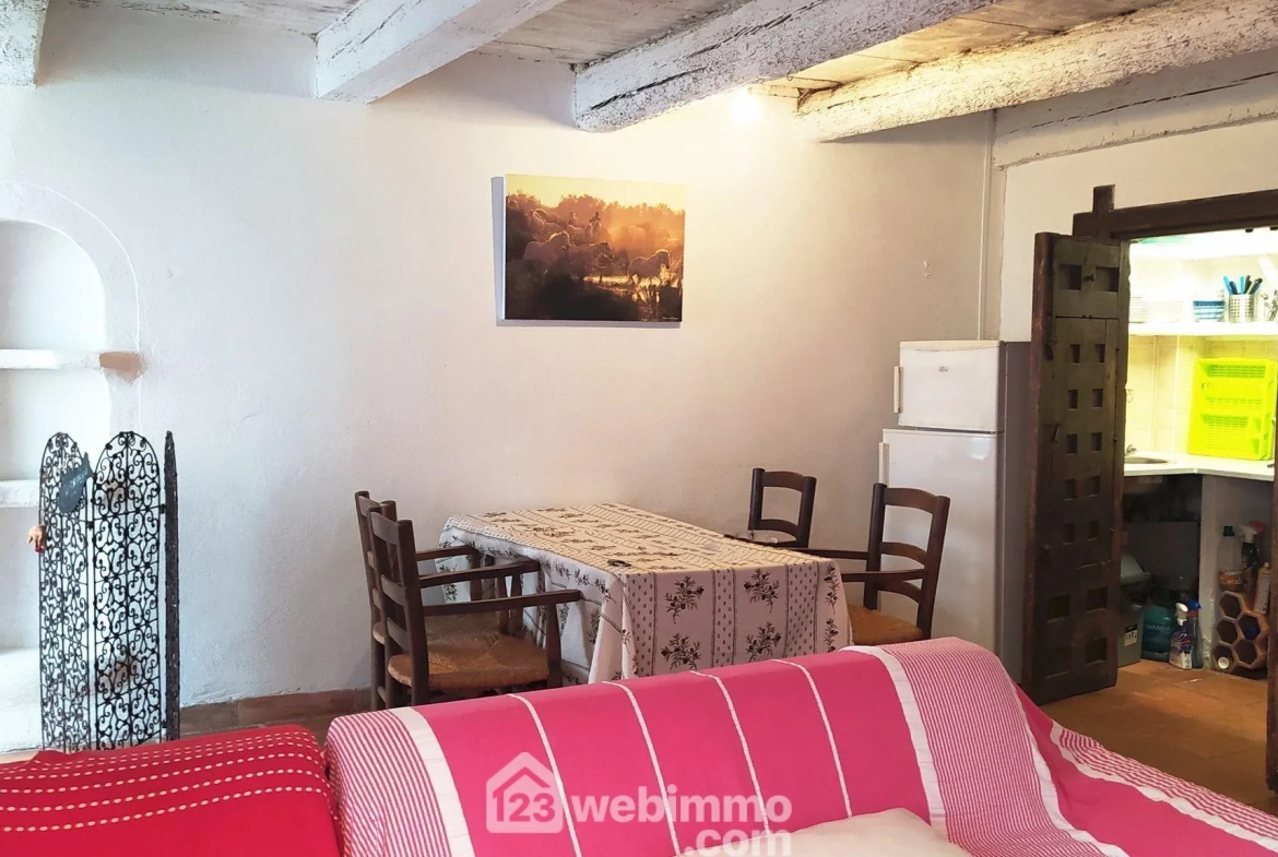 Maison de village rénovée de 80m² à Saintes-Maries-de-la-Mer avec terrasse 