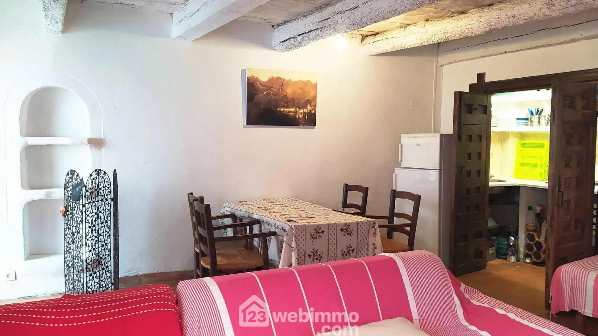Maison de village rénovée de 80m² à Saintes-Maries-de-la-Mer avec terrasse 