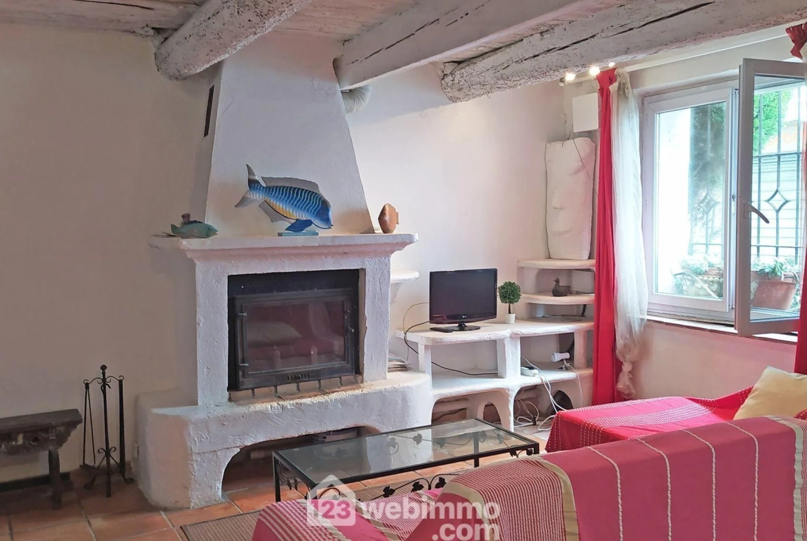 Maison de village rénovée de 80m² à Saintes-Maries-de-la-Mer avec terrasse 
