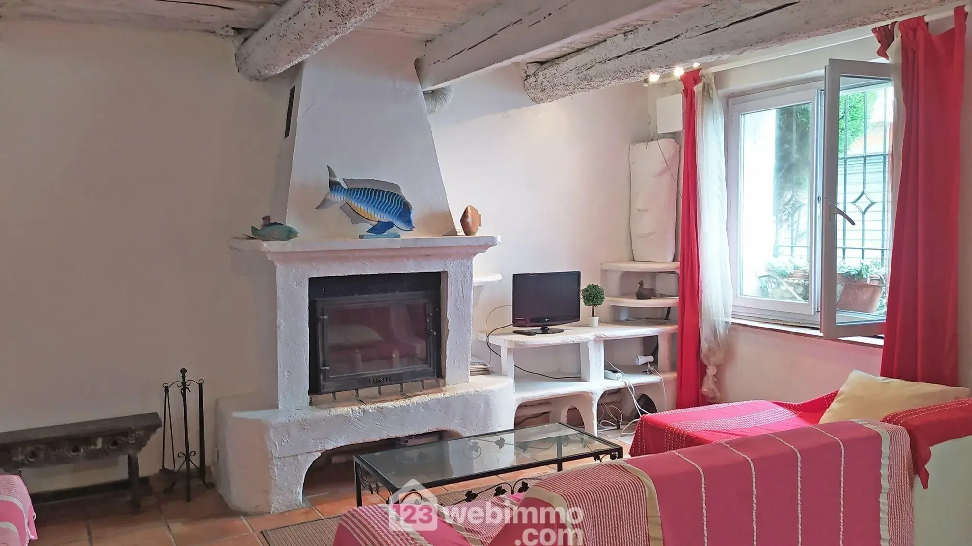 Maison de village rénovée de 80m² à Saintes-Maries-de-la-Mer avec terrasse 