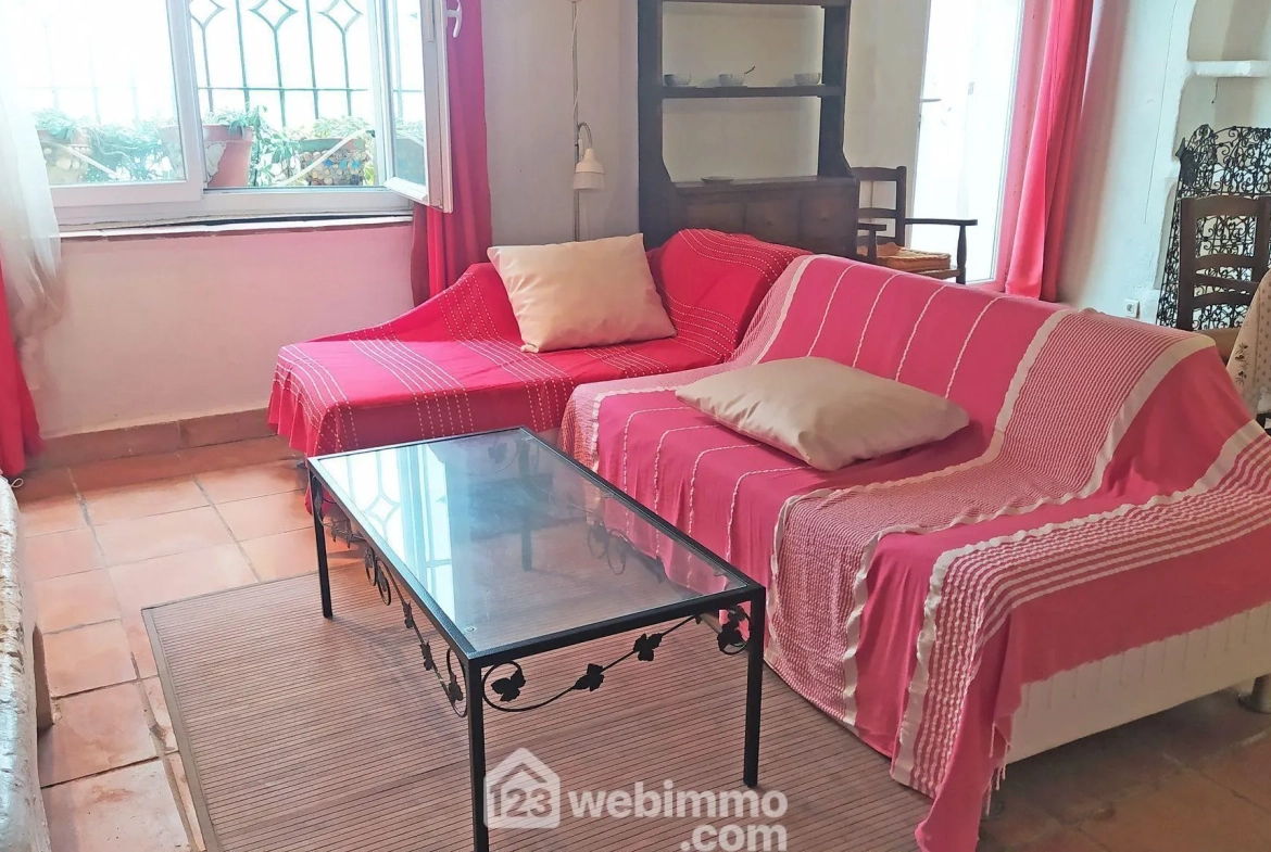 Maison de village rénovée de 80m² à Saintes-Maries-de-la-Mer avec terrasse 