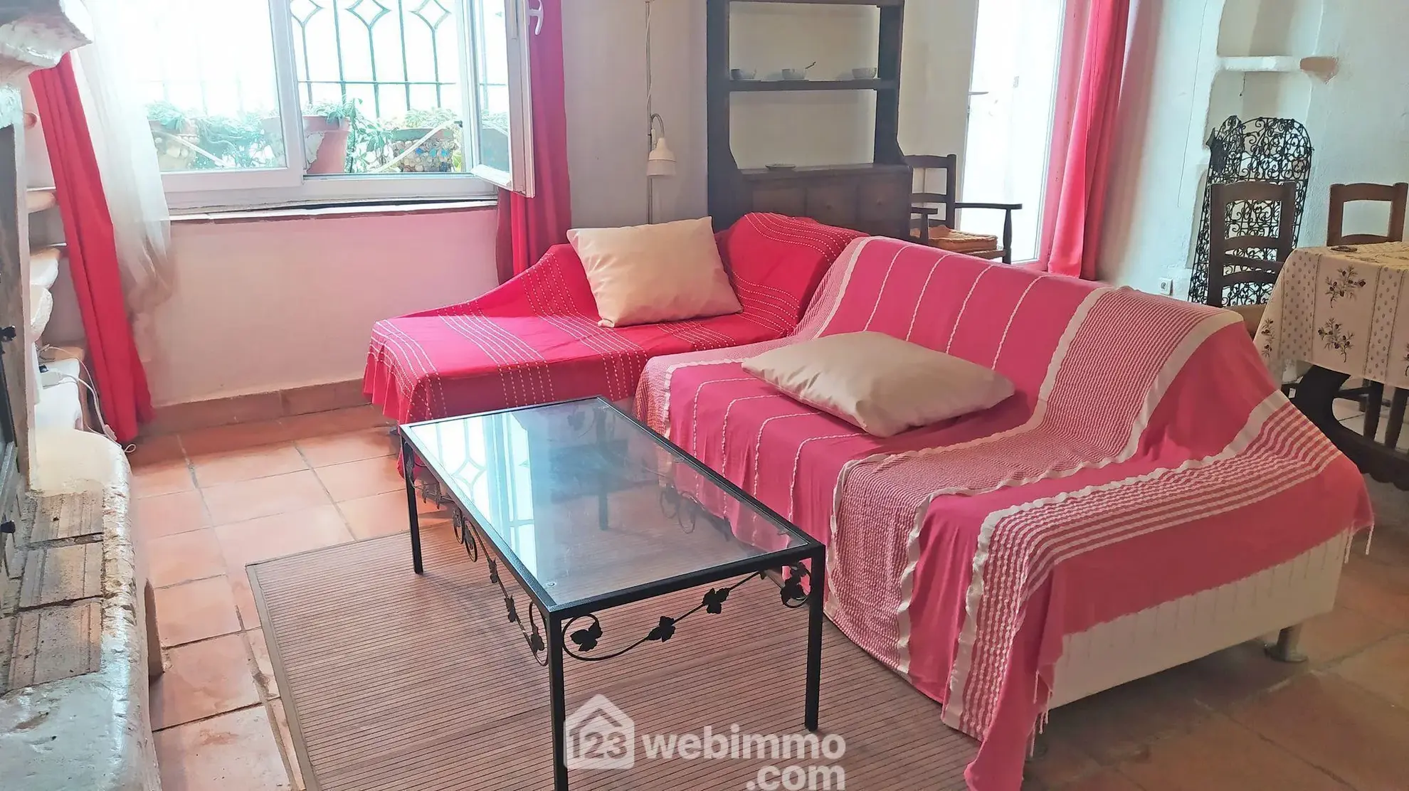 Maison de village rénovée de 80m² à Saintes-Maries-de-la-Mer avec terrasse 