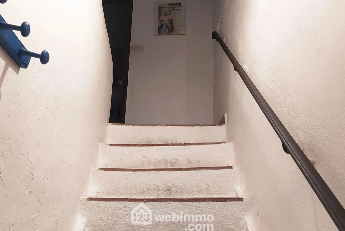 Maison de village rénovée de 80m² à Saintes-Maries-de-la-Mer avec terrasse 