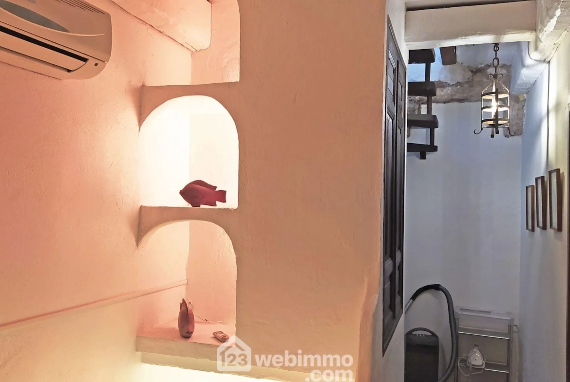 Maison de village rénovée de 80m² à Saintes-Maries-de-la-Mer avec terrasse 