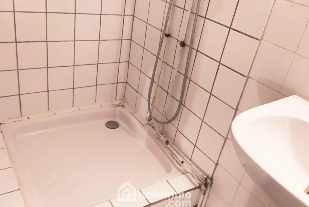 Maison de village rénovée de 80m² à Saintes-Maries-de-la-Mer avec terrasse 