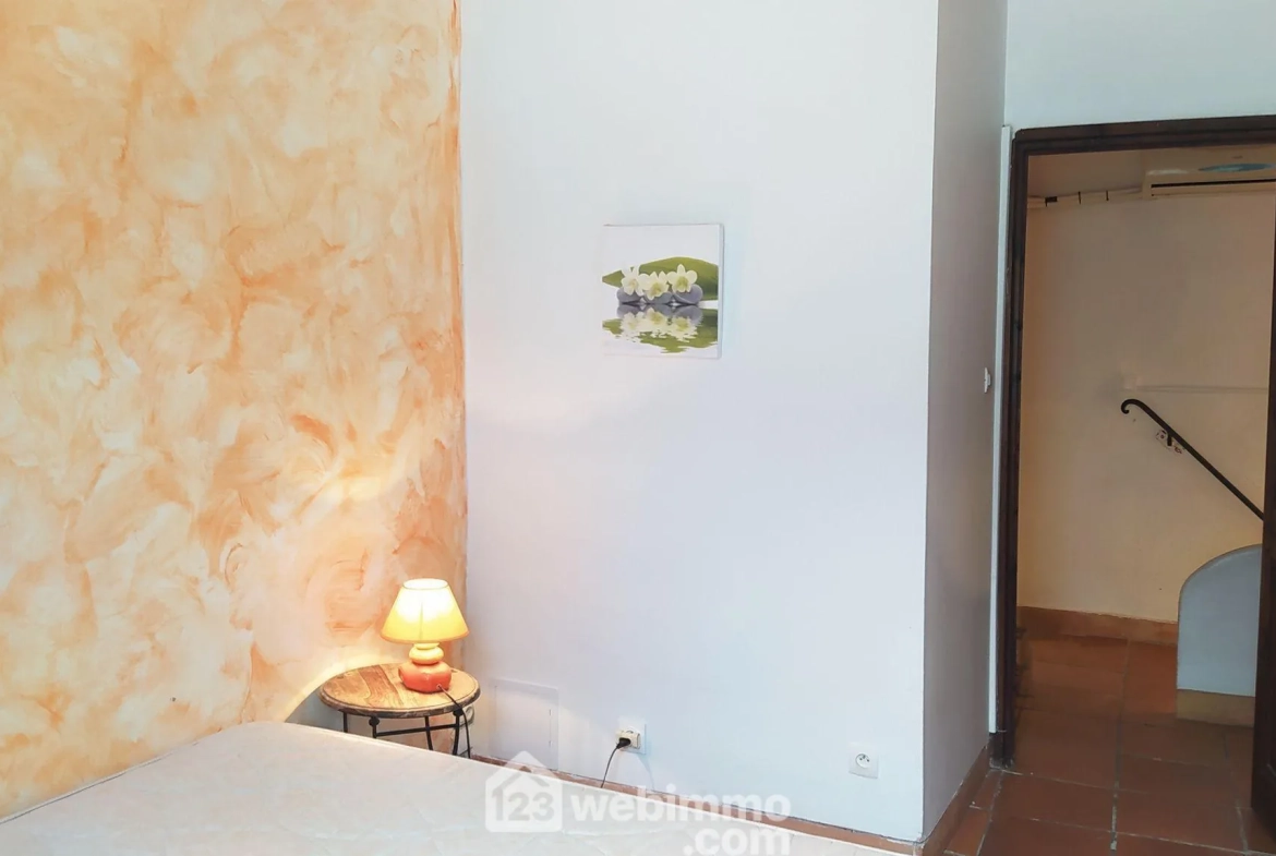 Maison de village rénovée de 80m² à Saintes-Maries-de-la-Mer avec terrasse 