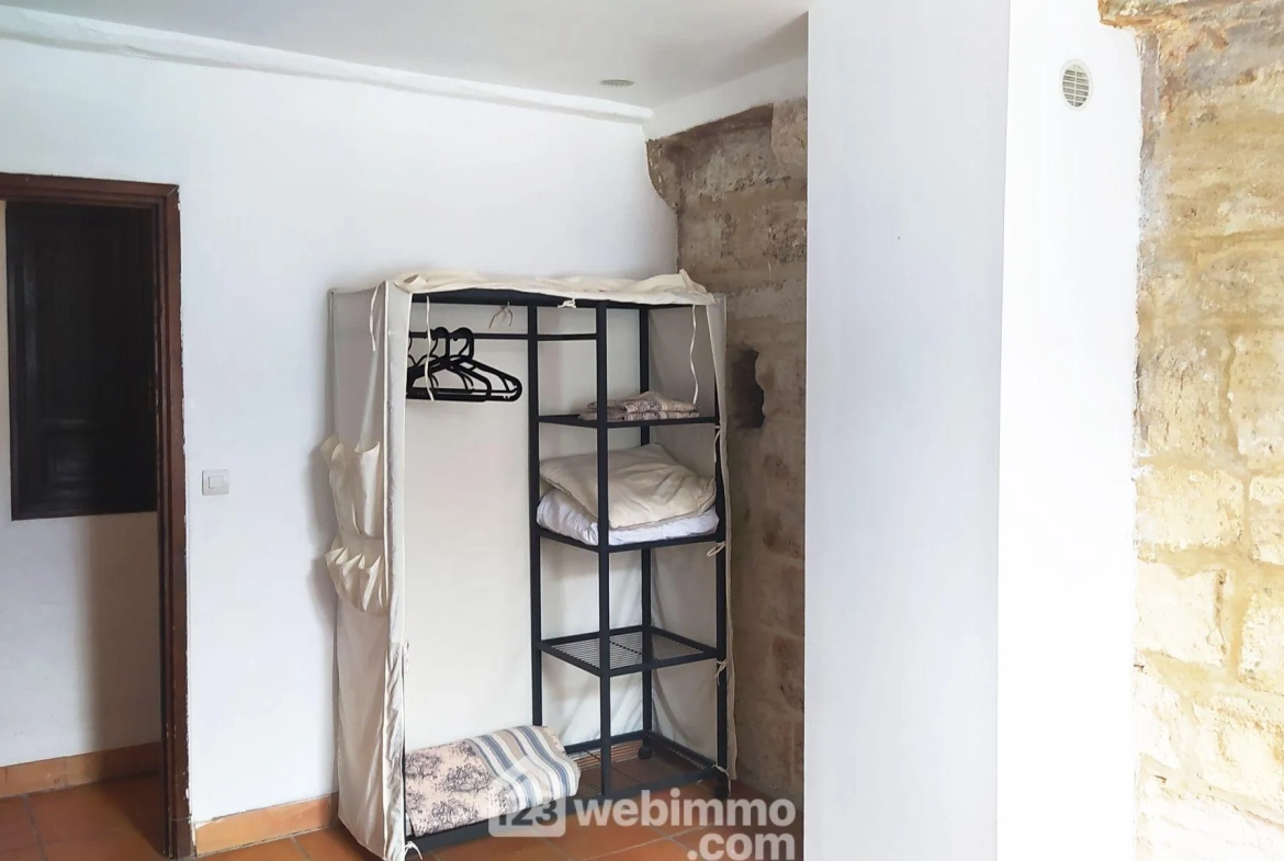 Maison de village rénovée de 80m² à Saintes-Maries-de-la-Mer avec terrasse 