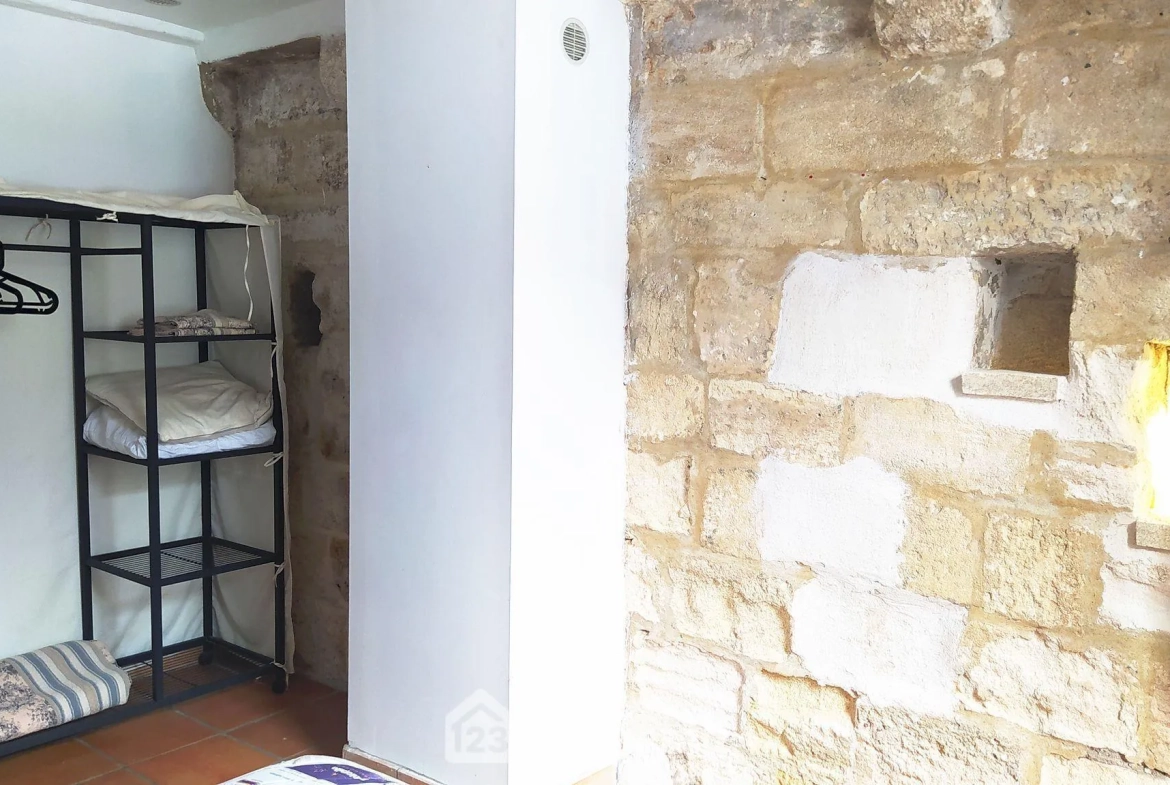 Maison de village rénovée de 80m² à Saintes-Maries-de-la-Mer avec terrasse 