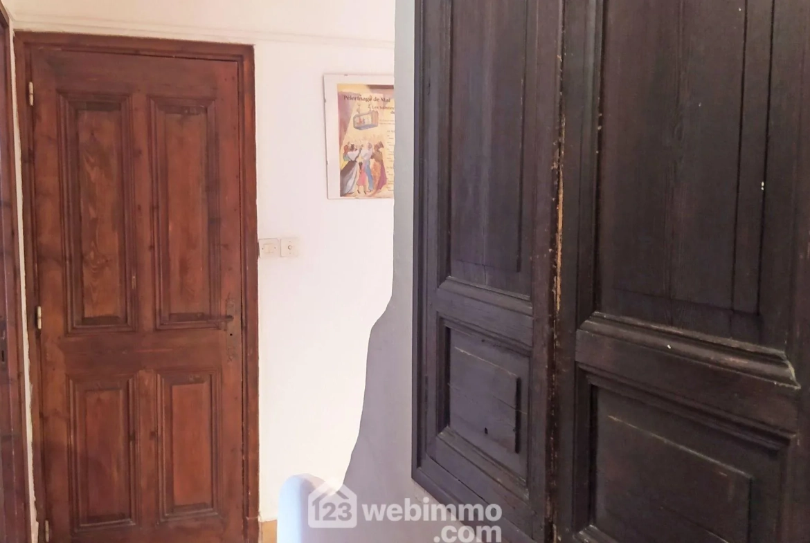 Maison de village rénovée de 80m² à Saintes-Maries-de-la-Mer avec terrasse 