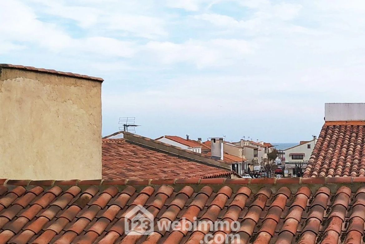 Maison de village rénovée de 80m² à Saintes-Maries-de-la-Mer avec terrasse 